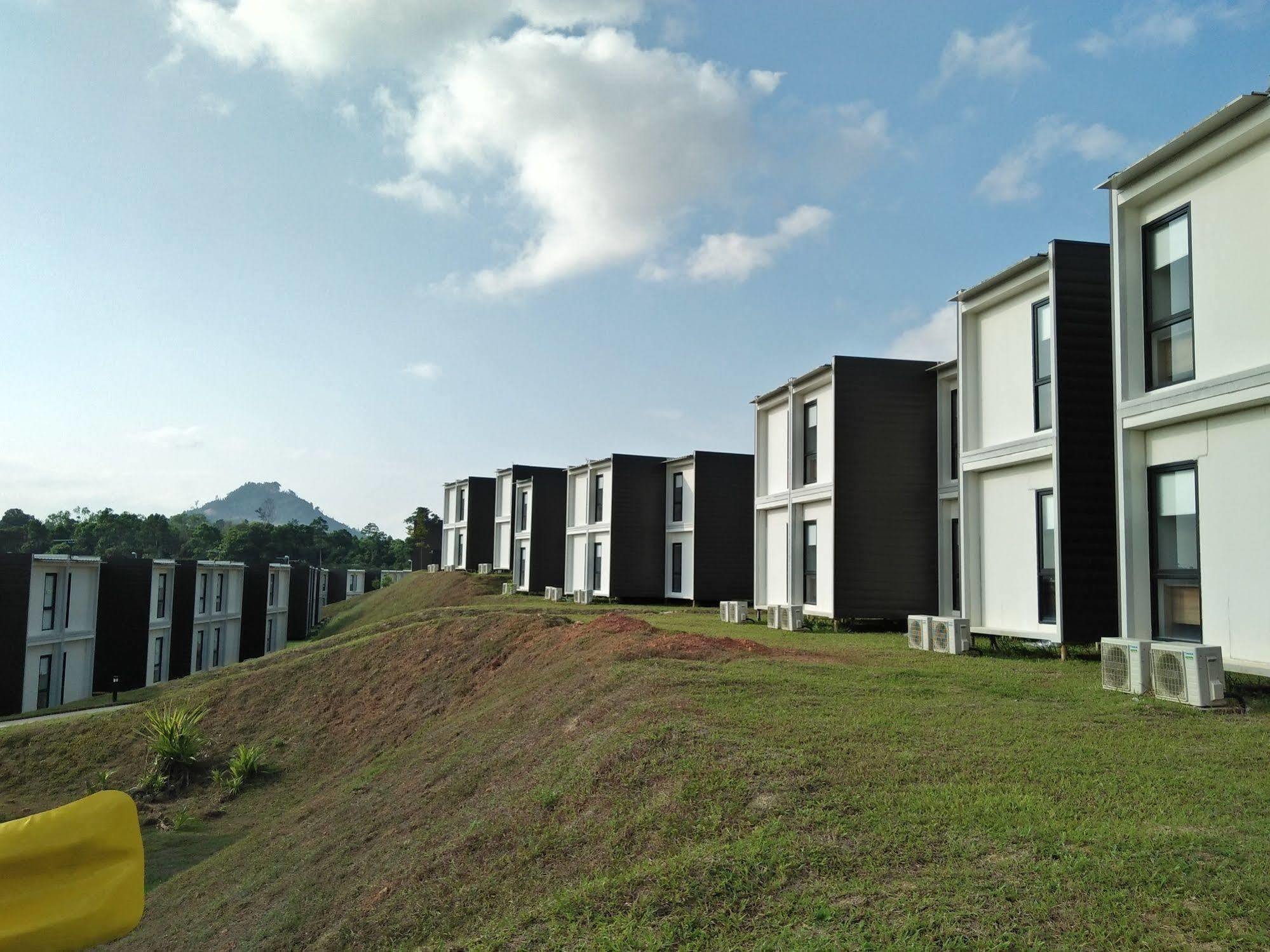 Lakeview Terrace Resort Pengerang Esterno foto